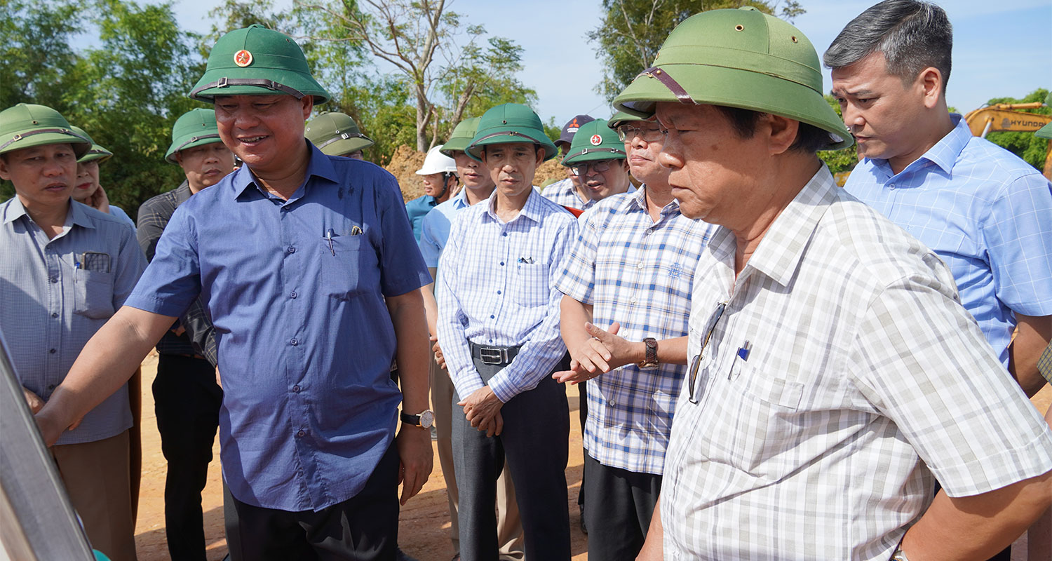 https://www.quangtri.gov.vn/documents/35002/0/23824webQTctGL22.jpg/0b4e0099-1e95-f40d-a7a0-0e106994dcc4?t=1724418156127